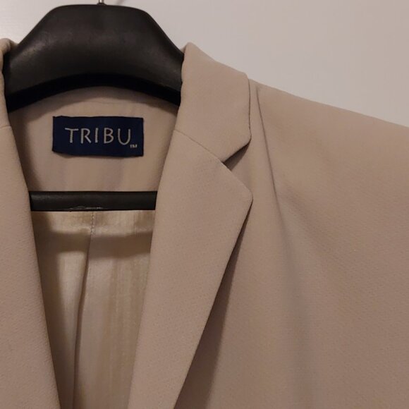 Ladies Beige 2pce suit from Tribu size 8 - Picture 2 of 7